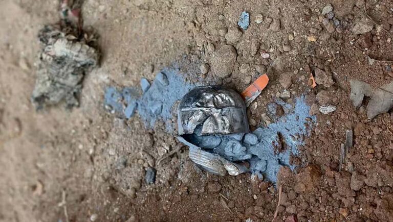 ജെസിബി മണ്ണ് നീക്കുന്നതിനിടെ സ്റ്റീല്‍ ബോംബ് പൊട്ടിത്തെറിച്ചു; പാനൂരില്‍ ലോറി ഡ്രൈവര്‍ക്ക് പരിക്ക്