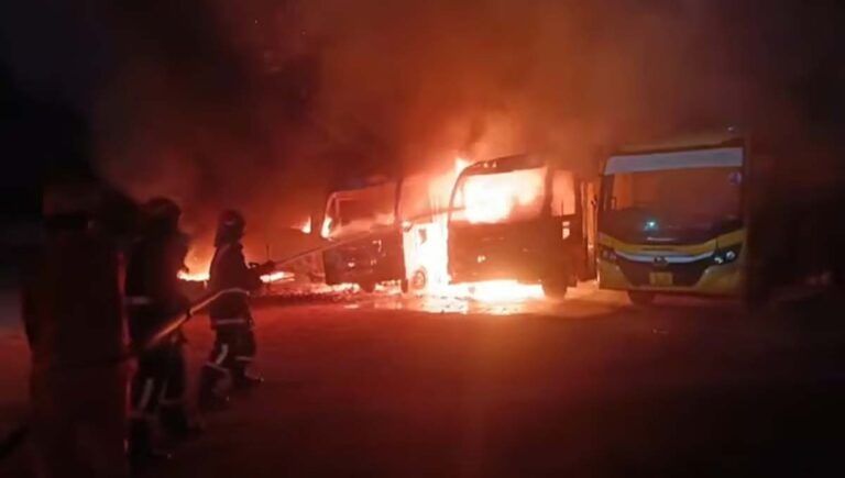 തിരുവനന്തപുരം സ്കൂളിൽ വൻ തീപിടിത്തം; മൂന്ന് ബസുകൾ കത്തി നശിച്ചു