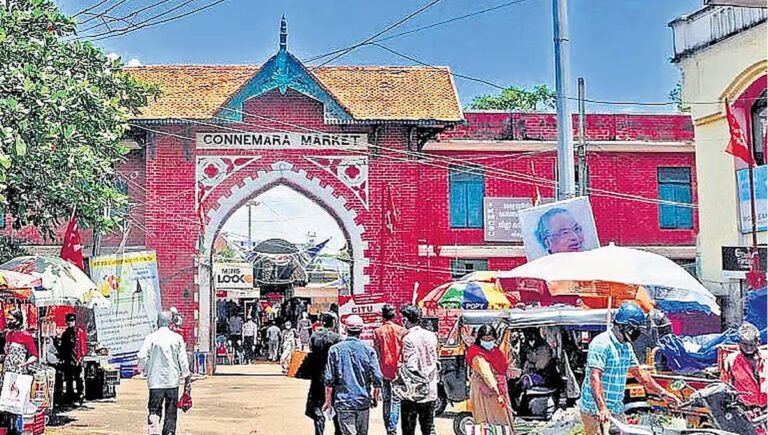 പാളയം മാര്‍ക്കറ്റില്‍ നിന്നും മീന്‍ വാങ്ങി വീട്ടില്‍ പാകം ചെയ്ത് കഴിച്ച മൂന്ന് പേര്‍ ചികിത്സയിൽ