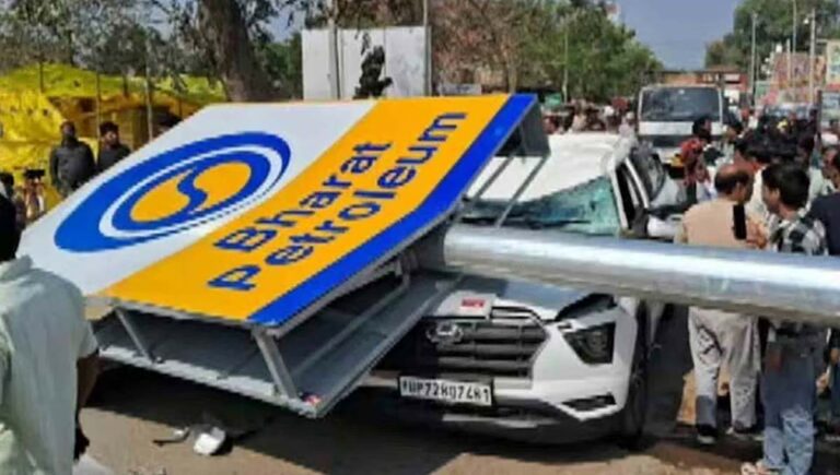 യുപിയിൽ കാറിന് മുകളിലേക്ക് ഹൈമാസ്റ്റ് പോസ്റ്റ് മറിഞ്ഞു; എസ്പി നേതാവിന് ദാരുണാന്ത്യം