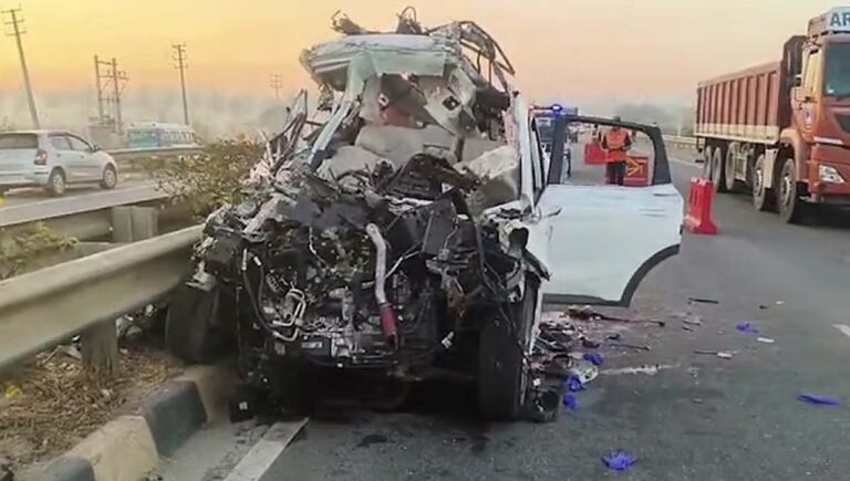 ബംഗളൂരുവില്‍ കാറും ബൈക്കും കൂട്ടിയിടിച്ചു; രണ്ട് മലയാളി വിദ്യാര്‍ഥികളടക്കം എഴ് മരണം