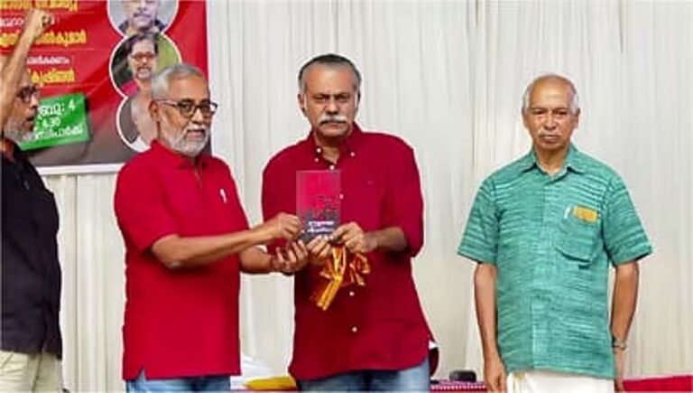 വി കുഞ്ഞികൃഷ്ണന്റെ പുസ്തകം ‘അണികള്‍ നേതൃത്വത്തെ തിരുത്തണം’ പ്രകാശനം ചെയ്തു