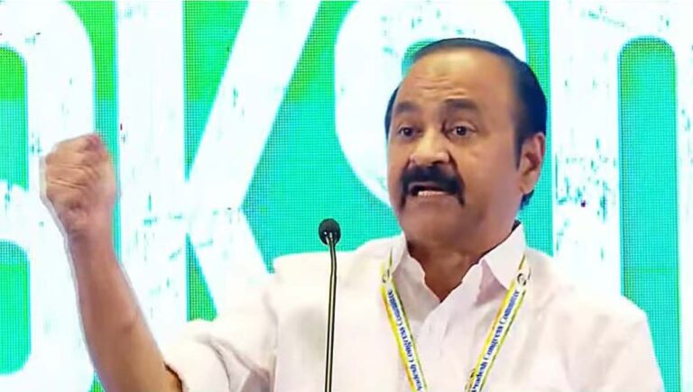 ശബരിമല യുവതീ പ്രവേശന വിഷയത്തില്‍ മുഖ്യമന്ത്രി നിലപാട് വ്യക്തമാക്കണം : വിഡി സതീശന്‍