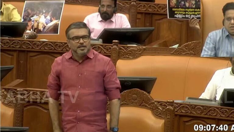 ശബരിമല സ്വര്‍ണക്കൊള്ള : നിയമസഭയില്‍ പ്രതിപക്ഷ പ്രതിഷേധം