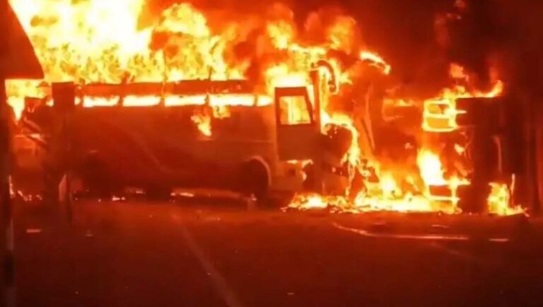 ആന്ധ്രാപ്രദേശില്‍ ബസും ടിപ്പര്‍ ലോറിയും കൂട്ടിയിടിച്ച് തീപിടിച്ചു; 10 മരണം