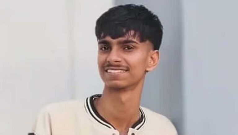 ഫ്‌ളോട്ടിന് മുന്നില്‍ ഡാന്‍സ് കളിക്കുന്നതിനിടെ കാലില്‍ ചവിട്ടി; കൊല്ലത്ത് 19 കാരനെ യുവാക്കള്‍ കുത്തിക്കൊലപ്പെടുത്തി