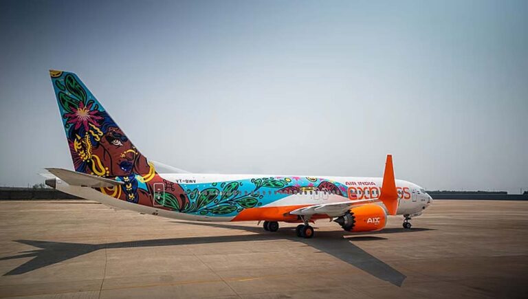 രാജ്യത്ത് ആദ്യമായി വിമാനത്തെ ഫ്ലയിങ് ക്യാൻവാസാക്കി എയർ ഇന്ത്യ എക്സപ്രസ്