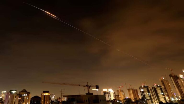 അബുദാബിയിൽ വീണ്ടും ഇറാന്‍ മിസൈല്‍ ആക്രമണം; അവശിഷ്ടം പതിച്ച് ഇന്ത്യക്കാരന് പരിക്ക്