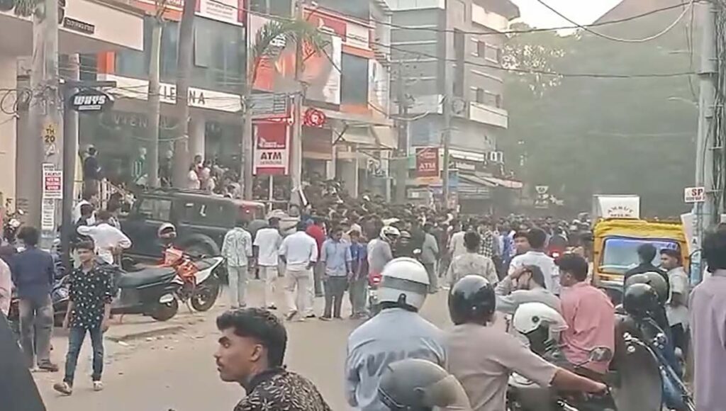 കോഴിക്കോട് ഒരു രൂപക്ക് ഷൂ ഓഫര്‍; കടയ്ക്ക് മുന്നില്‍ സംഘര്‍ഷം