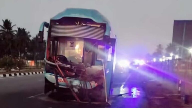 മൈസൂരുവില്‍ കോഴിക്കോട് – ബംഗളൂരു സ്ലീപ്പര്‍ ബസ് അപകടത്തില്‍പ്പെട്ടു; നാല് മരണം