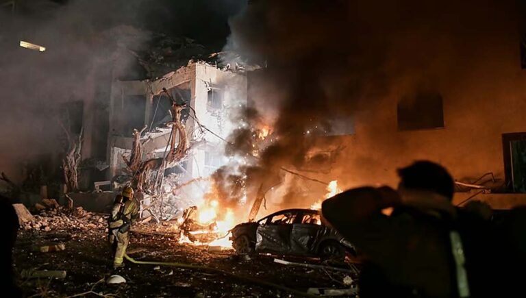 ബഹറൈന്‍ സല്‍മാന്‍ തുറമുഖം ആക്രമിച്ച് ഇറാന്‍; ഇറാന്റെ ബാലിസ്റ്റിക് മിസൈല്‍ ശേഖരം തകര്‍ത്തെന്ന് അമേരിക്ക