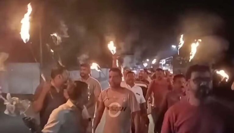 കണ്ണൂരിൽ കെ സുധാകരൻ അനുകൂലികളുടെ പന്തം കൊളുത്തി പ്രകടനം