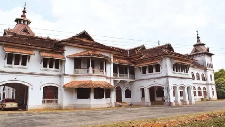 കവടിയാർ കൊട്ടാരത്തിൽ വൻ കവർച്ച