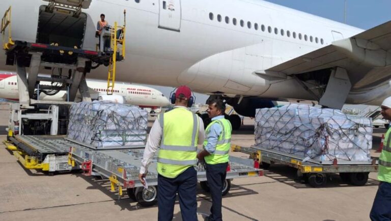 കുവൈറ്റിലേക്ക് പ്രത്യേക വിമാനങ്ങളില്‍ ഭക്ഷ്യോല്‍പ്പന്നങ്ങള്‍ എത്തിച്ച് ലുലു ഗ്രൂപ്പ്