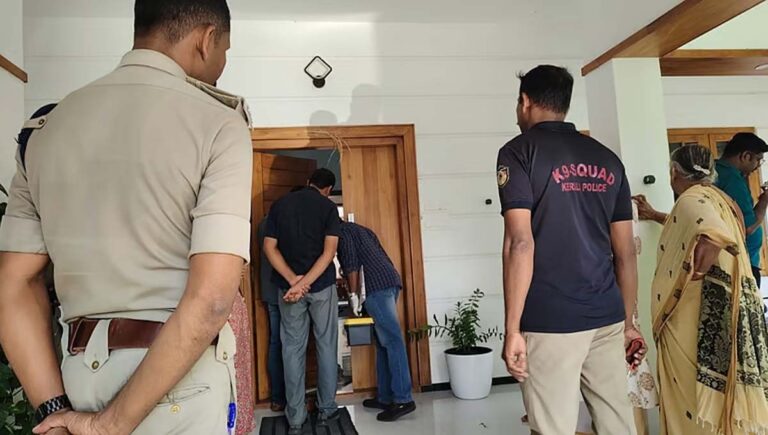 കൊല്ലങ്കോട് പൂട്ടിക്കിടന്ന വീട്ടില്‍ വന്‍ കവര്‍ച്ച