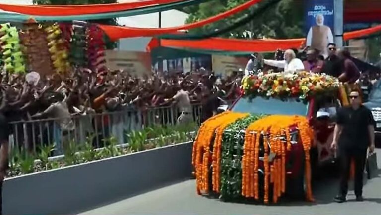 കൊച്ചിയെ ആവേശത്തിലാക്കി മോദിയുടെ റോഡ്‌ഷോ