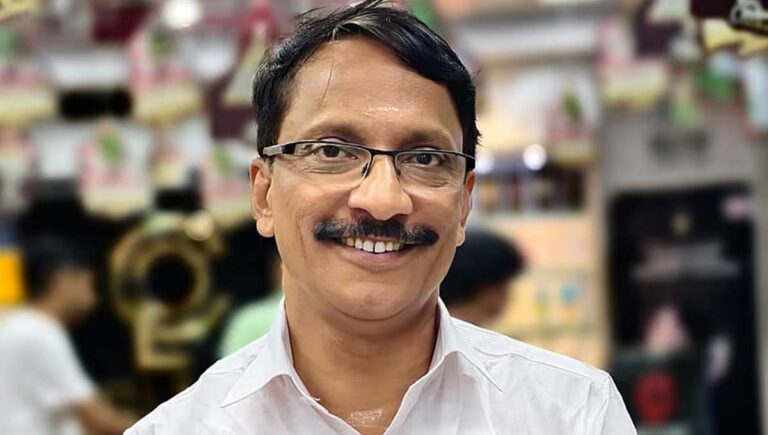 ‘പോറ്റിയേ കേറ്റിയേ’ പാടി പ്രചാരണം : യുഡിഎഫ് സ്ഥാനാര്‍ഥിക്കെതിരെ തെരഞ്ഞെടുപ്പ് കമ്മീഷന് പരാതി