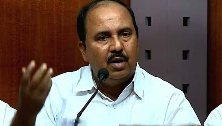 സ്ഥാനാർഥിത്വം നിഷേധിച്ചു : കോൺഗ്രസ് നേതൃത്വത്തിനെതിരേ രൂക്ഷ വിമർശനവുമായി ആർ ചന്ദ്രശേഖരൻ