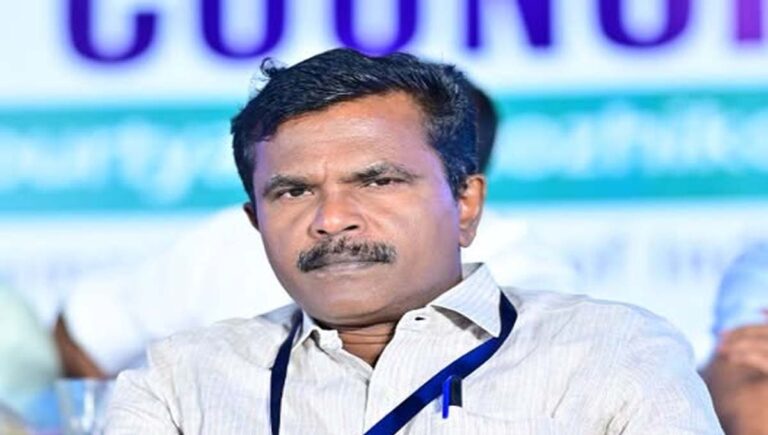 ദേശീയ വൈസ് പ്രസിഡന്റ് തുളസീധരൻ പള്ളിക്കലിനെ എസ്ഡിപിഐ സസ്‌പെൻഡ് ചെയ്തു