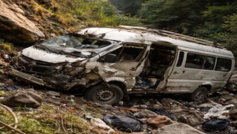 നേപ്പാളിൽ ബസ് കൊക്കയിലേക്ക് മറിഞ്ഞ് ഏഴ് ഇന്ത്യൻ തീർത്ഥാടകർ മരിച്ചു