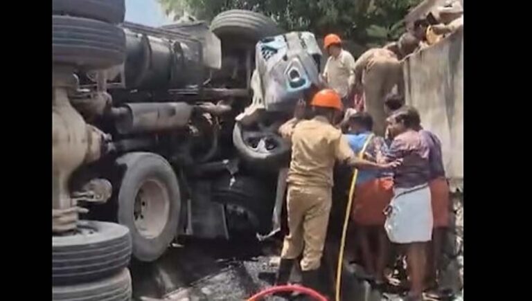 വെഞ്ഞാറമൂട്ടില്‍ ടിപ്പര്‍ ലോറി നിയന്ത്രണം വിട്ട് കാറിലും ബൈക്കിലും ഇടിച്ചു; രണ്ടു വിദ്യാര്‍ഥികള്‍ മരിച്ചു