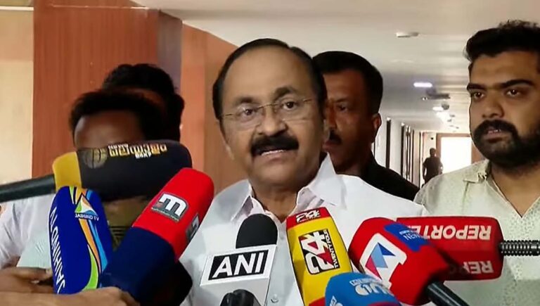 പോക്കറ്റില്‍ നിന്നും കടലാസെടുത്ത് സ്ഥാനാര്‍ത്ഥിയെ പ്രഖ്യാപിക്കുന്ന പാര്‍ട്ടിയല്ല കോണ്‍ഗ്രസ് : വിഡി സതീശന്‍