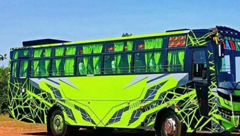 കളർഫുൾ ആകാനൊരുങ്ങി ടൂറിസ്റ്റ് ബസുകൾ; ഏകീ​കൃ​ത വെ​ള്ള​നി​റം പി​ൻ​വ​ലി​ച്ചു കൊണ്ടുള്ള ഉത്തരവ് ഉടൻ പുറത്തിറങ്ങും