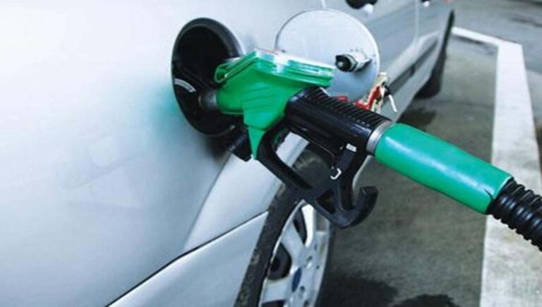 പെട്രോള്‍ പമ്പുകള്‍ ഇന്ധനം വിതരണത്തിൽ സുരക്ഷാ മാര്‍ഗ്ഗനിര്‍ദ്ദേശങ്ങള്‍ കര്‍ശനമായി പാലിക്കണം : പെട്രോളിയം മന്ത്രാലയം