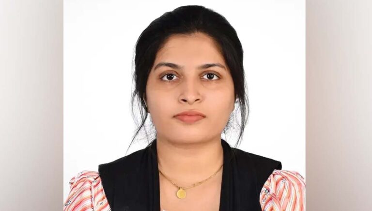 ആലുവയിൽ ബൈക്കില്‍ ലോറി ഇടിച്ച് അപകടം; റോഡില്‍ തലടിയിച്ച് വീണ് 23കാരിക്ക് ദാരുണാന്ത്യം