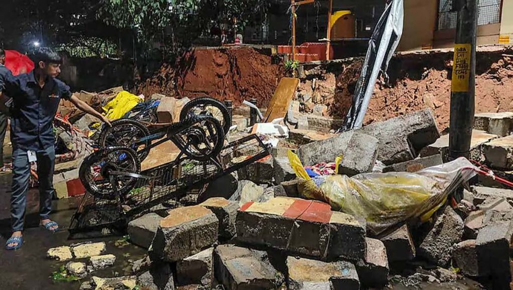 ബംഗളൂരുവില്‍ മതില്‍ ഇടിഞ്ഞ് അപകടം : മരിച്ച മലയാളികളുടെ മൃതദേഹം കൊച്ചിയിലെത്തിച്ചു; രണ്ടുപേരുടെ നില ഗുരുതരം