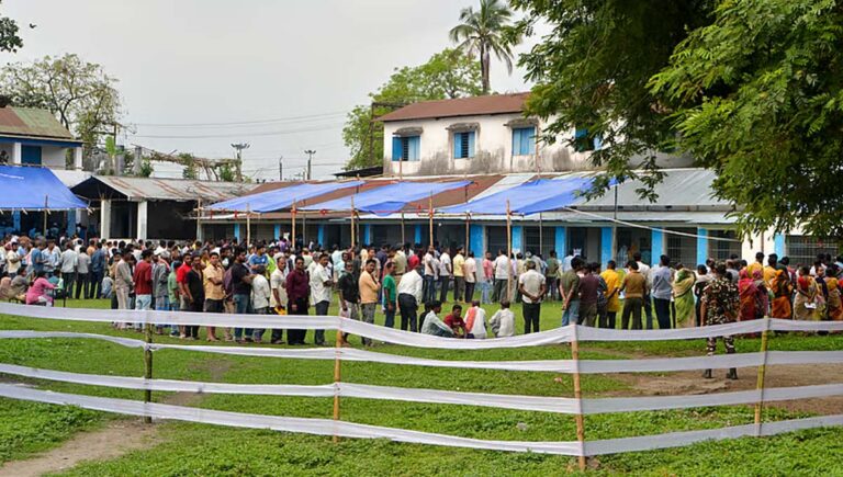 തമിഴ്‌നാട്ടിലും ബംഗാളിലും കനത്ത പോളിങ്; ബംഗാളിലെ അക്രമസംഭവങ്ങളിൽ റിപ്പോര്‍ട്ട് തേടി തെരഞ്ഞെടുപ്പ് കമ്മീഷന്‍