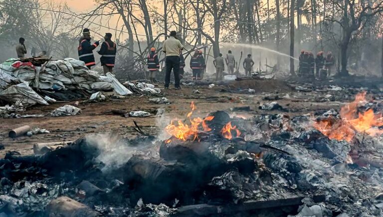 വടക്കാഞ്ചേരി വെടിക്കെട്ട് അപകടം : തൃശൂര്‍ പൂരം വെടിക്കെട്ടില്ലാതെ നടത്താന്‍ ആലോചന