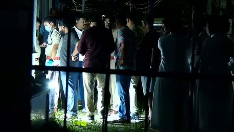 കോഴിക്കോട് പള്ളിവളപ്പില്‍ നവജാത ശിശുവിന്റെ മൃതദേഹം; അമ്മ കസ്റ്റഡിയിൽ