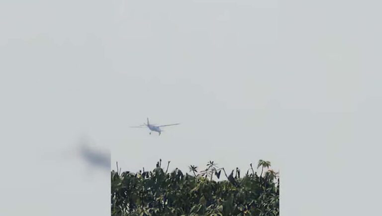 ഛത്തീസ്ഗഡില്‍ സ്വകാര്യ വിമാനം മരക്കൊമ്പില്‍ ഇടിച്ച് തകര്‍ന്നുവീണു; പൈലറ്റുമാര്‍ക്ക് ദാരുണാന്ത്യം