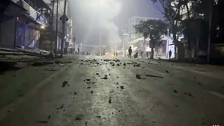രണ്ട് കുട്ടികളെ ബോംബെറിഞ്ഞു കൊന്നു; മണിപ്പൂരിൽ സംഘർഷം കടുക്കുന്നു