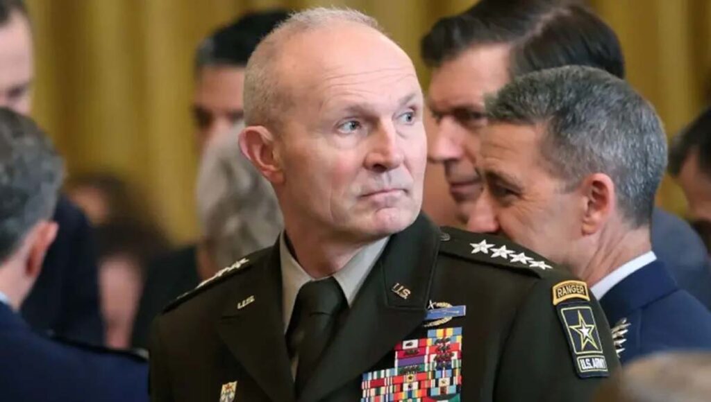 ഇറാനെതിരായ യുദ്ധം നിർണായക ഘട്ടത്തിൽ; കരസേനാ മേധാവിയെ സ്ഥാനത്തുനിന്ന് നീക്കി യുഎസ്