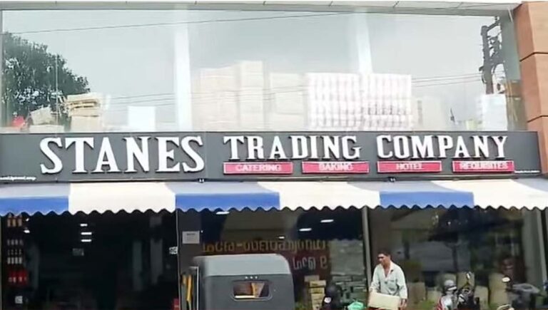 കൊല്ലത്ത് വ്യാപാര സ്ഥാപനത്തില്‍ നിന്ന് മുഖം മറച്ച രണ്ടംഗ സംഘം 23 ലക്ഷം രൂപ കവര്‍ന്നു