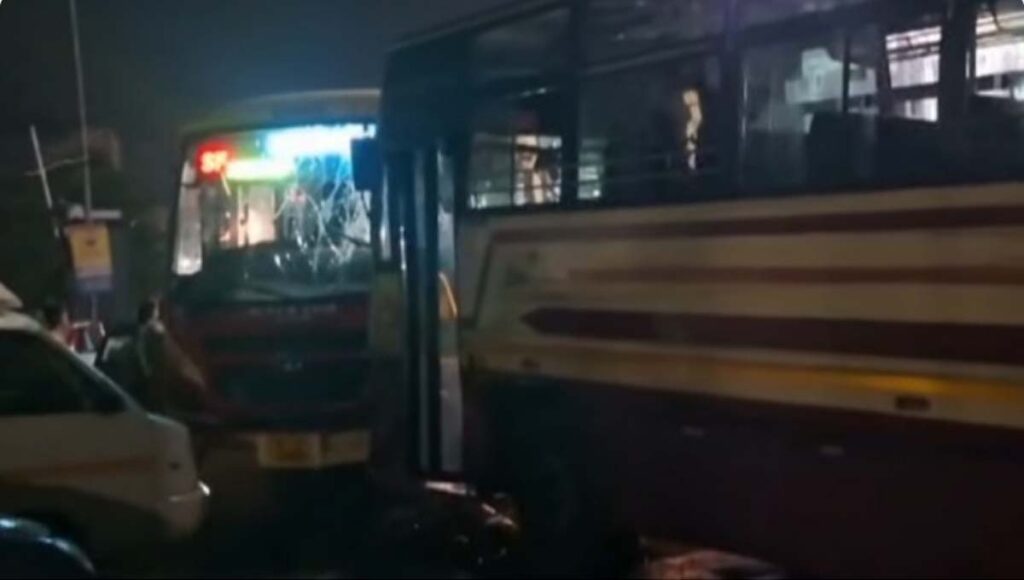 കു​ന്നം​കു​ള​ത്ത് കെ​എ​സ്ആ​ർ‌‌​ടി​സി ബ​സു​ക​ൾ കൂ​ട്ടി​യി​ടി​ച്ചു; 10 പേ​ർ​ക്ക് പ​രി​ക്ക്