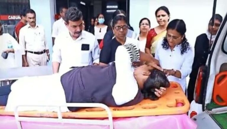 തലശേരി കുടുംബക്കോടതിയിലെ വെയിറ്റിങ് റൂമില്‍ എതിര്‍കക്ഷിയുടെ അഭിഭാഷകയെ മര്‍ദിച്ച അധ്യാപകനെതിരെ കേസ്