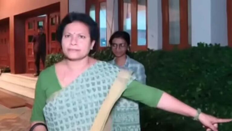 രാഹുല്‍ മാങ്കൂട്ടത്തില്‍ കേസിലെ അതിജീവിതയെ അധിക്ഷേപിച്ച് ദീപ ജോസഫ്; മാധ്യമപ്രവര്‍ത്തകര്‍ക്ക് നേരെ ആക്രോശം