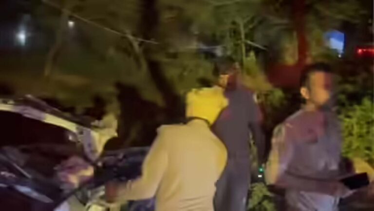 ലക്‌നൗവിൽ കാ​റും കൊ​യ്ത്തു​യ​ന്ത്രം ക​യ​റ്റി​യ ട്ര​ക്കും കൂ​ട്ടി​യി​ടി​ച്ചു; നാ​ല് മരണം