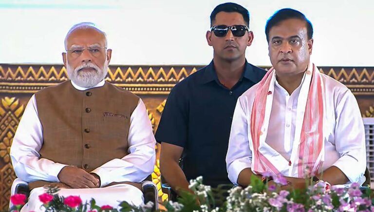 അസം മുഖ്യമന്ത്രിയായി ഹിമന്ത ബിശ്വ ശർമ്മ സത്യപ്രതിജ്ഞ ചെയ്ത് അധികാരമേറ്റു