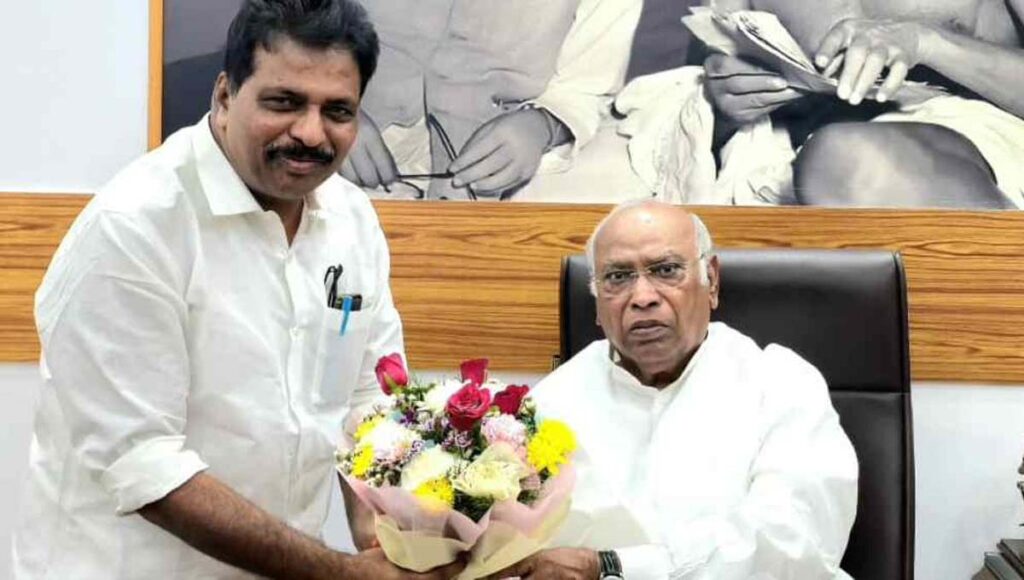 കെപിസിസി അധ്യക്ഷസ്ഥാനം; അവകാശവാദവുമായി കൊടിക്കുന്നില്‍ സുരേഷ് ഖര്‍ഗെയെ കണ്ടു