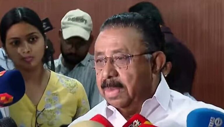 യുഡിഎഫിന്റെ മുഖ്യമന്ത്രിയെ തീരുമാനിക്കുന്നതിൽ ഘടകകക്ഷികള്‍ക്ക് റോള്‍ ഇല്ലെന്ന് എംഎം ഹസ്സന്‍; ഉണ്ടെന്ന് തിരുവഞ്ചൂര്‍