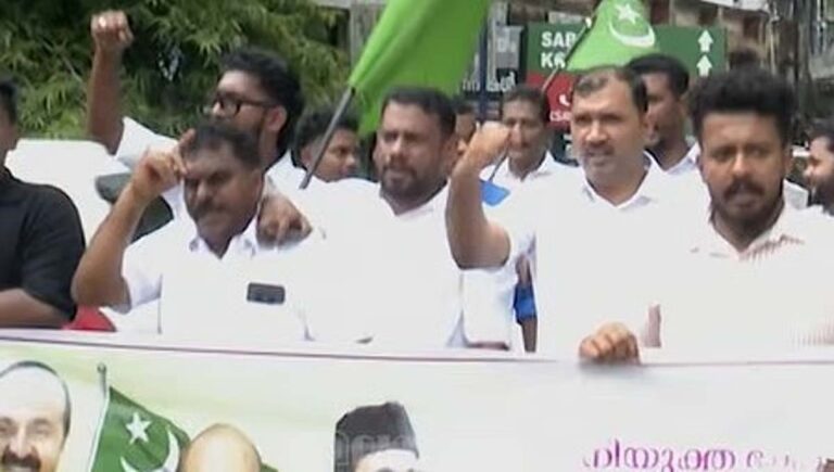 തൊടുപുഴയില്‍ ജി സുകുമാരന്‍ നായര്‍ക്കും വെള്ളാപ്പള്ളിക്കുമെതിരെ അസഭ്യവര്‍ഷവുമായി മുസ്ലീം ലീഗ് പ്രകടനം