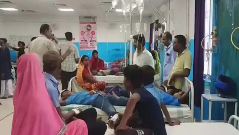 ബിഹാറിലെ സ്കൂളിൽ പ്രഭാത ഭക്ഷണത്തിൽ പാമ്പ്; ഭക്ഷ്യവിഷബാധയേറ്റ്165 വിദ്യാർഥികൾ ആശുപത്രിയിൽ