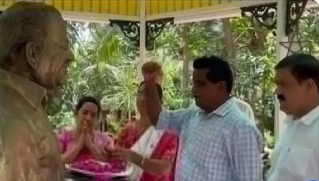 കോടിയേരിയുടെ വീട്ടിലെത്തി പുഷ്പാര്‍ച്ചന നടത്തി ടികെ ഗോവിന്ദന്‍