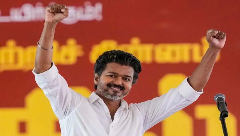 ചെറുകക്ഷികളെ ഒപ്പം നിർത്തി സർക്കാരുണ്ടാക്കാൻ അതിവേ​ഗ നീക്കവുമായി ടിവികെ