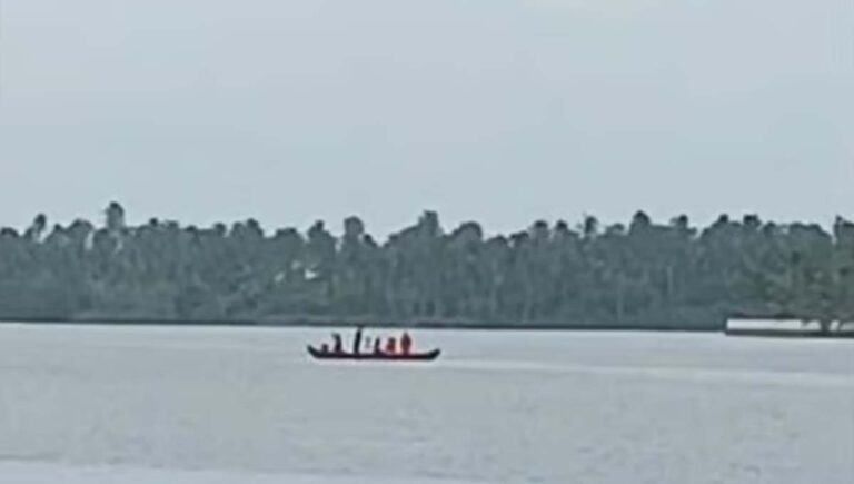 കായംകുളത്ത് വൃദ്ധയുടെ മൃതദേഹം കായലില്‍ കയ്യും കാലും കെട്ടി കല്ലു കെട്ടി താഴ്ത്തിയ നിലയില്‍