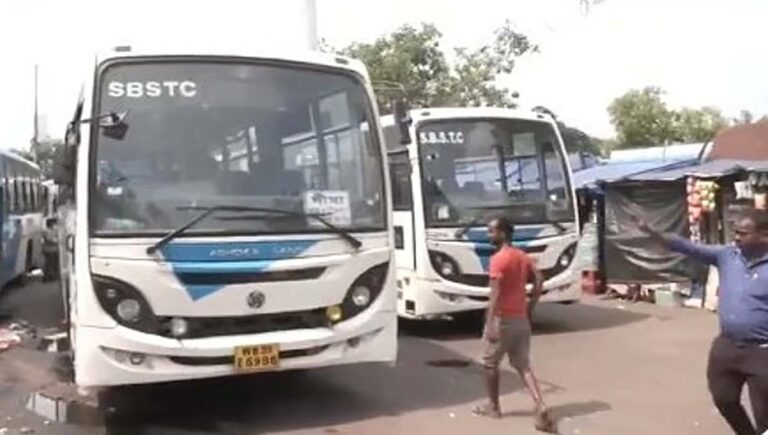 വാഗ്ദാനം പാലിച്ച് ബം​ഗാൾ സര്‍ക്കാര്‍; സ്ത്രീകളുടെ സൗജന്യ ബസ് യാത്രയ്ക്ക് തുടക്കമായി